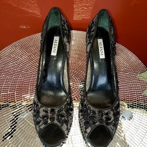Women's shoes